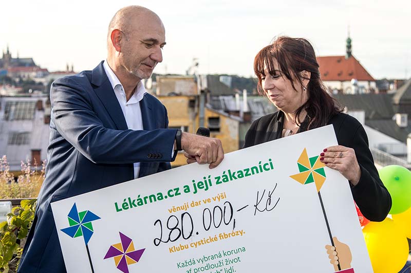 Přebírání šeku od Lékáren.cz